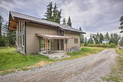 Pet-Friendly Eureka Getaway with Mountain Views