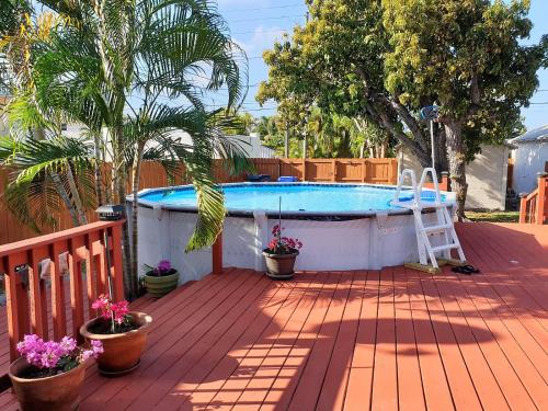 Pool House+Close to Beach+WiFi+BBQ