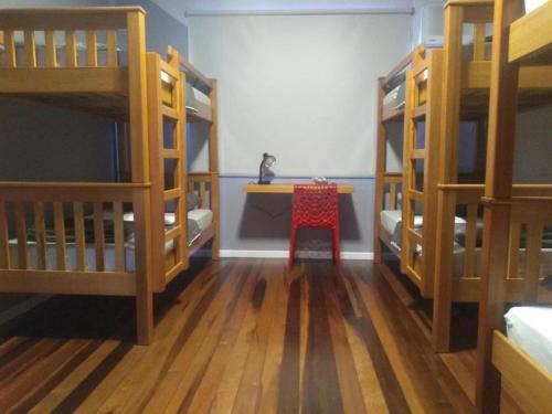 6 twin beds
