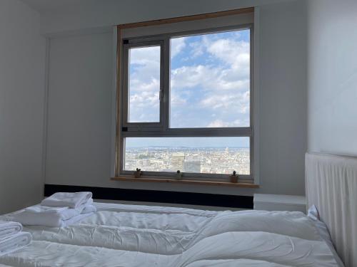 Appartement rénové avec vue imprenable sur Paris