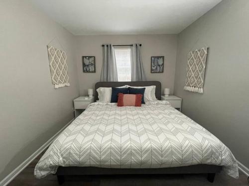 * Prime Place * Pet Friendly * King Bed * in Durham, USA