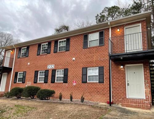 * Cozy Crib * Pet Friendly * King Bed *