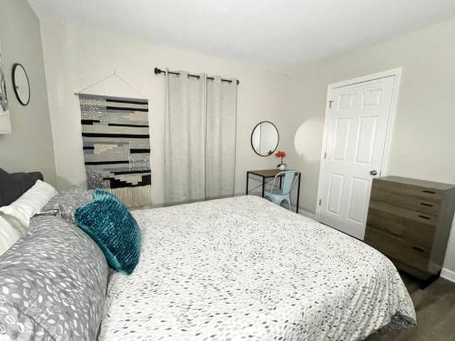 * Durham Diggs * Pet Friendly * King Bed * in Durham, USA