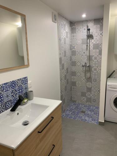 Charmant logement avec un extérieur et un jacuzzi (Charmant logement avec un exterieur et un jacuzzi) in Lancon-Provence