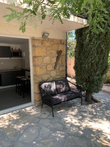 Charmant logement avec un extérieur et un jacuzzi - Apartment - Lançon-Provence