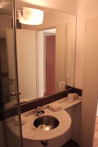 One-Bedroom Apartment image 1