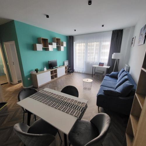 New luxury apartment next to subway with garage, Sofía