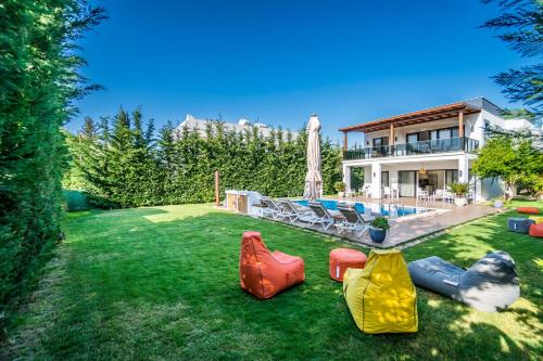 Contemporary Luxury Villa in Yalıkavak Center