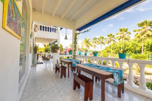 Exterior view, Hosteria Mar y Sol in San Andres Island