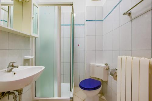 Apartments and rooms with parking space Kraljevica - 17589 - image 9