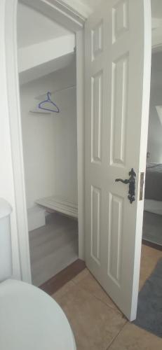 Up Stairs Double Apartment Innishannon Mariners Rest