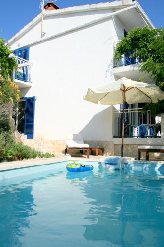 Family friendly apartments with a swimming pool Kaprije - 17692 - Apartment - Kaprije