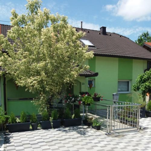 Apartments and rooms with parking space Slunj, Plitvice - 17719 - Chambre d'hôtes - Slunj