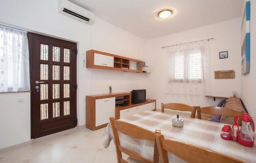 Apartment Punat 17857b - image 8