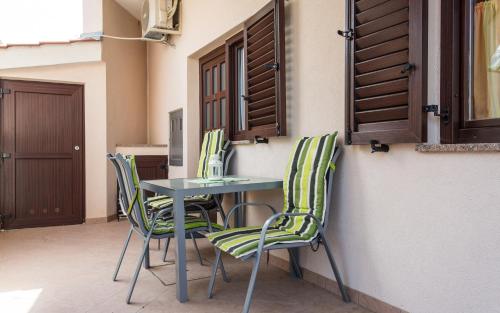 One-Bedroom Apartment with Terrace