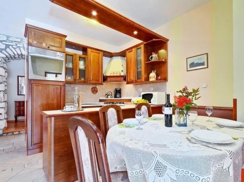 Holiday house with a parking space Krsan - Vlasici, Central Istria - Sredisnja Istra - 17950