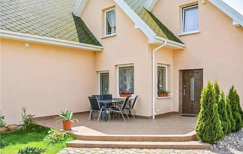 Beautiful home in Sianw with 2 Bedrooms, WiFi and Outdoor swimming pool