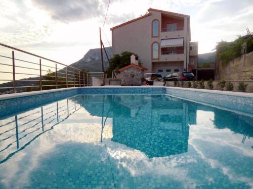 Family friendly apartments with a swimming pool Klis, Split - 17987 - Apartment - Klis