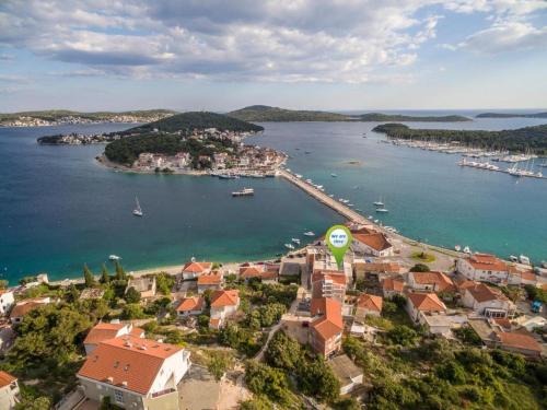 Apartments by the sea Rogoznica - 17997