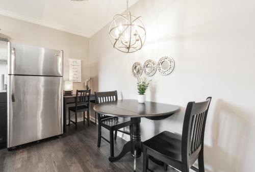 Stylish OneBedroom in Popular Virginia Highland thumb 4