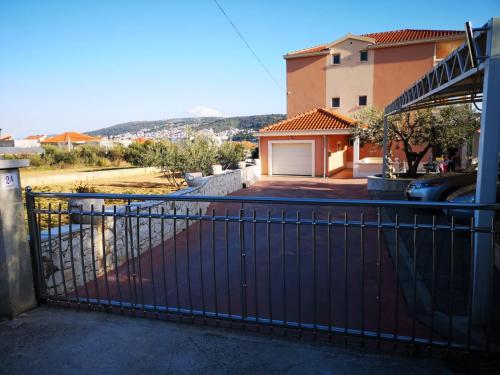 Apartments with a parking space Trogir - 18045 - image 10