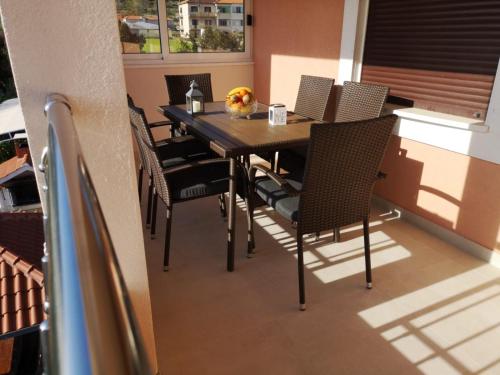 Apartments with a parking space Trogir - 18045 - image 3