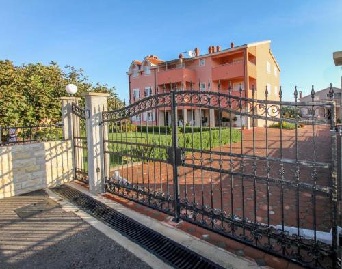 Family friendly apartments with a swimming pool Nevidjane Pasman - 18054 - image 14
