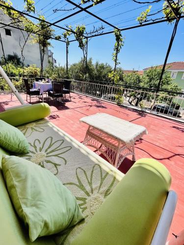 Apartments and rooms with parking space Makarska - 18028 - image 2