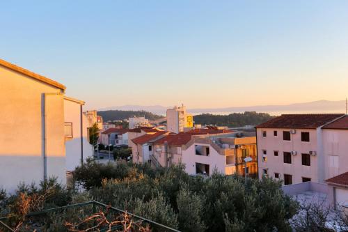 Apartments and rooms with parking space Makarska - 18028 - image 4