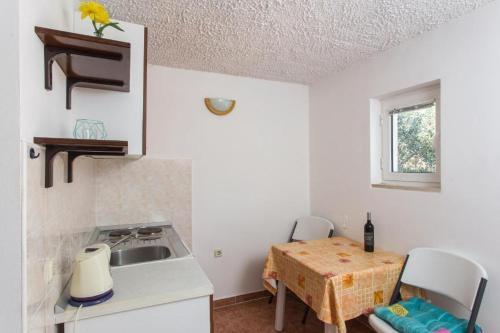 Family friendly seaside apartments Dingac - Borak, Peljesac - 18060