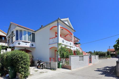 Apartments with a parking space Bibinje, Zadar - 18066 - Location saisonnière - Bibinje