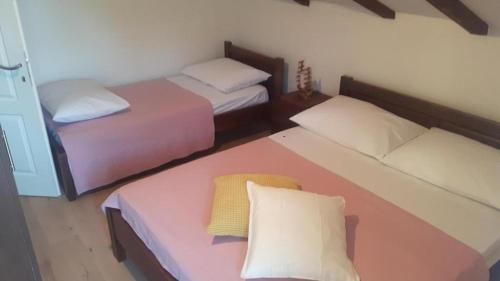 Three-Bedroom Apartment with Terrace and Sea View image 9