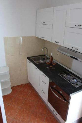 One-Bedroom Apartment with Balcony and Sea View image 4