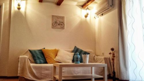 Three-Bedroom Apartment with Terrace and Sea View image 10