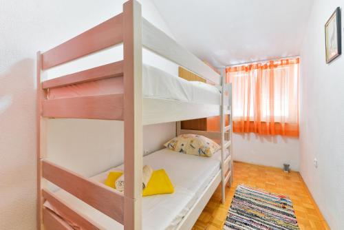 Family friendly apartments with a swimming pool Zadar - 18098