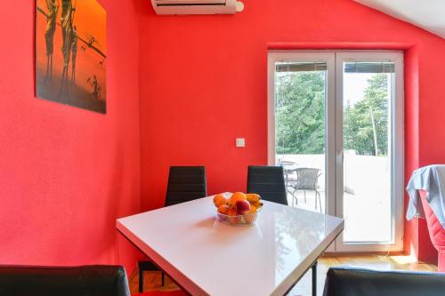 Family friendly apartments with a swimming pool Zadar - 18098