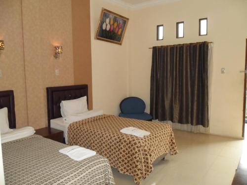 2 twin beds