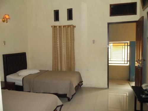 2 twin beds