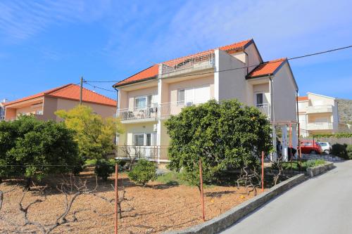 Apartments with a parking space Trogir - 18116 - main image