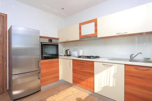 Apartments with a parking space Trogir - 18116 - image 12