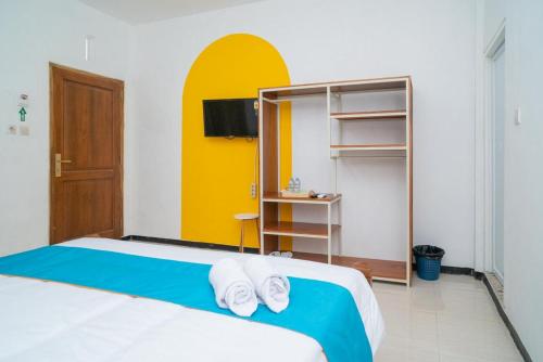 Sans Hotel Queen Batu Room Type - Standard Double Room