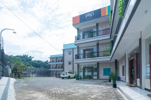 Sans Hotel Queen Batu, Malang
