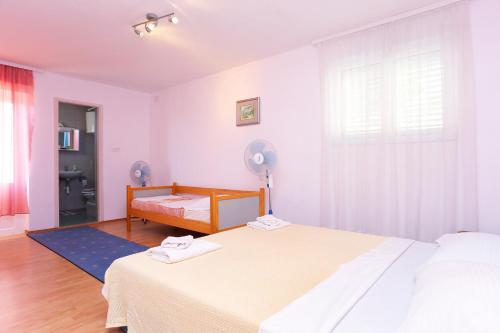 Apartments with parking space Makarska - 18145 in Veliko Brdo
