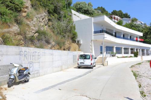 Family friendly apartments with a swimming pool Zivogosce - Porat Makarska - 18150 - image 12