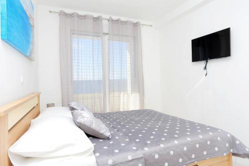 One-Bedroom Apartment with Terrace and Sea View image 10