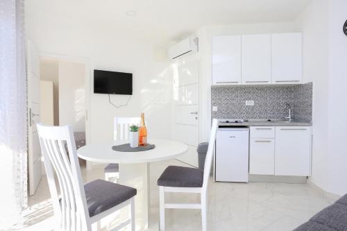 One-Bedroom Apartment with Terrace and Sea View image 10