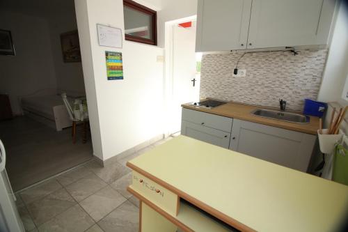 Apartments with a parking space Sveti Vid Krk - 18139 - image 7
