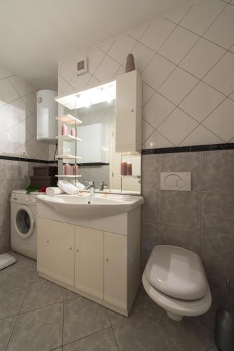 Apartments with WiFi Split - 18120 - image 13