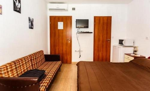 Studio with Balcony image 8