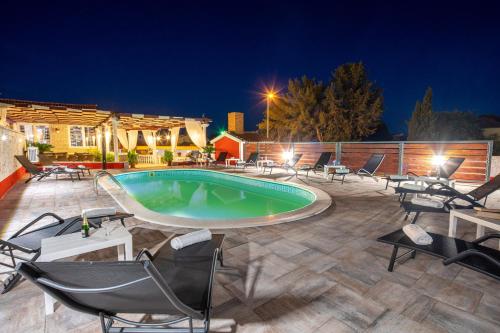 Luxury villa with a swimming pool Turanj, Biograd - 18216